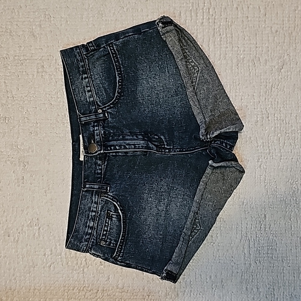 Billabong Jean shorts in great pre-loved condition. PLEASE see size in pictures - Picture 1 of 4